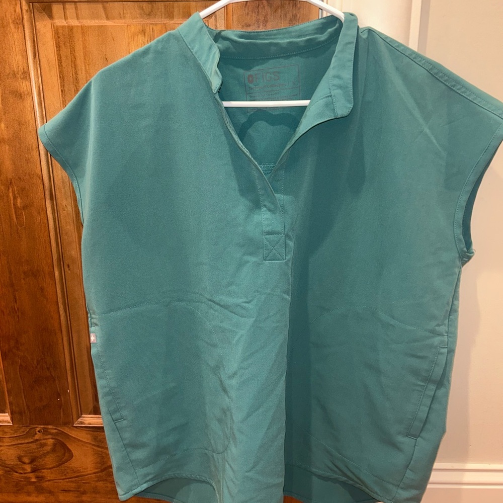 Figs Cactus Women's Rafaela Scrub Top - Small